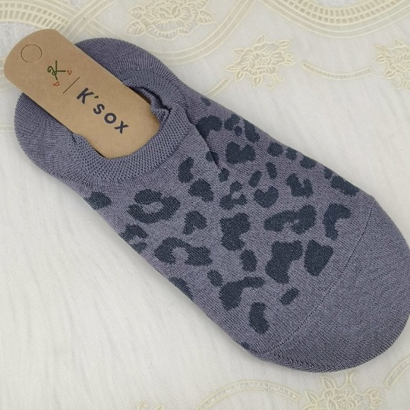 *2 PR LEFT* Cheetah No Show Footie Socks - Picture 5 of 6